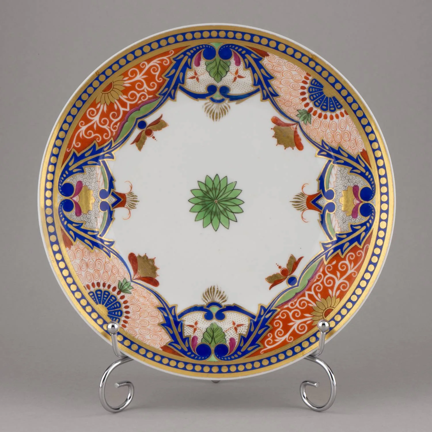 Тарелка с орнаментом. Россия, Императорский фарфоровый завод. 1825-1840 годы.