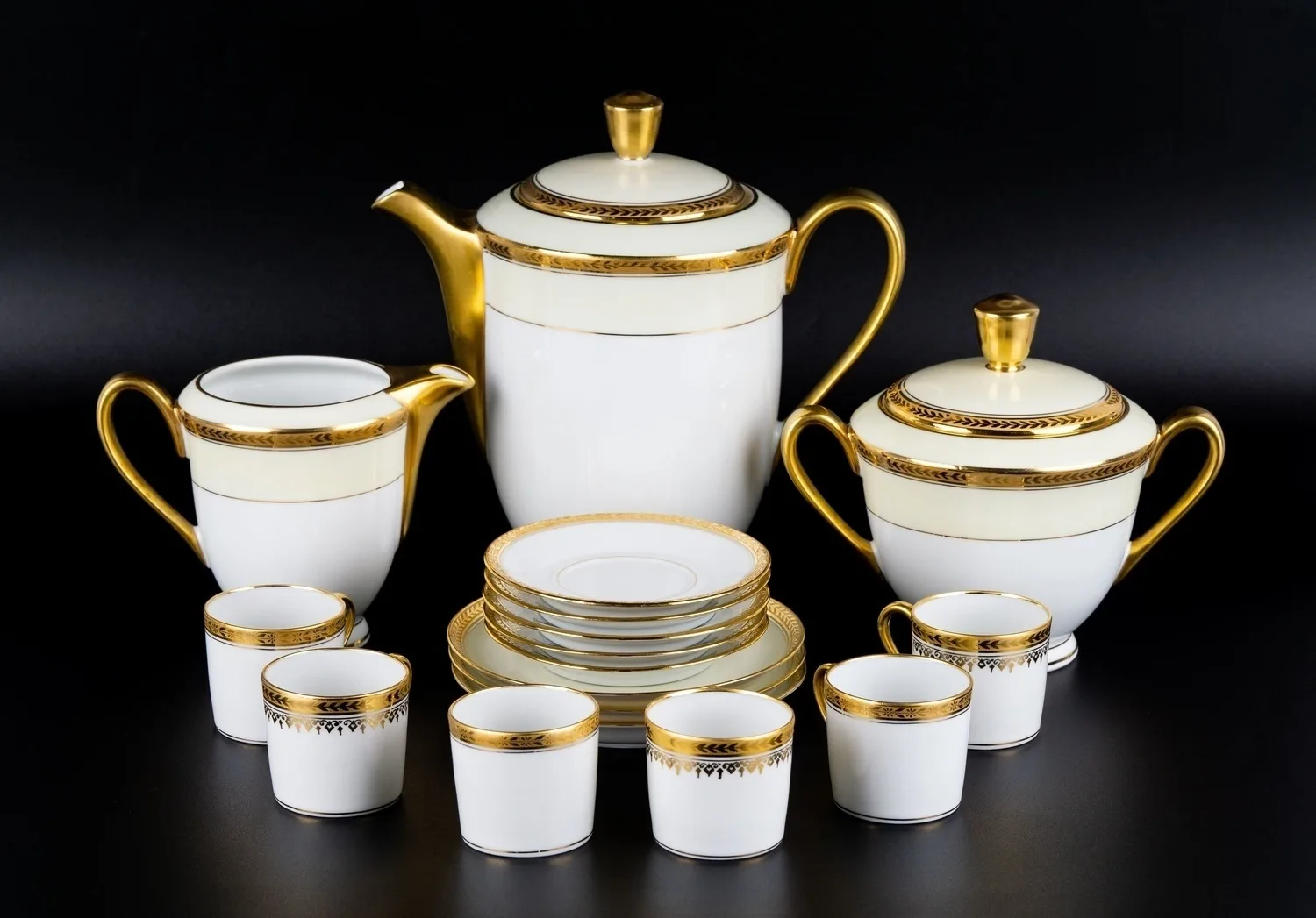 Кофейный сервиз c лавровым орнаментом и золочением. Франция, Limoges, вторая половина XX века.