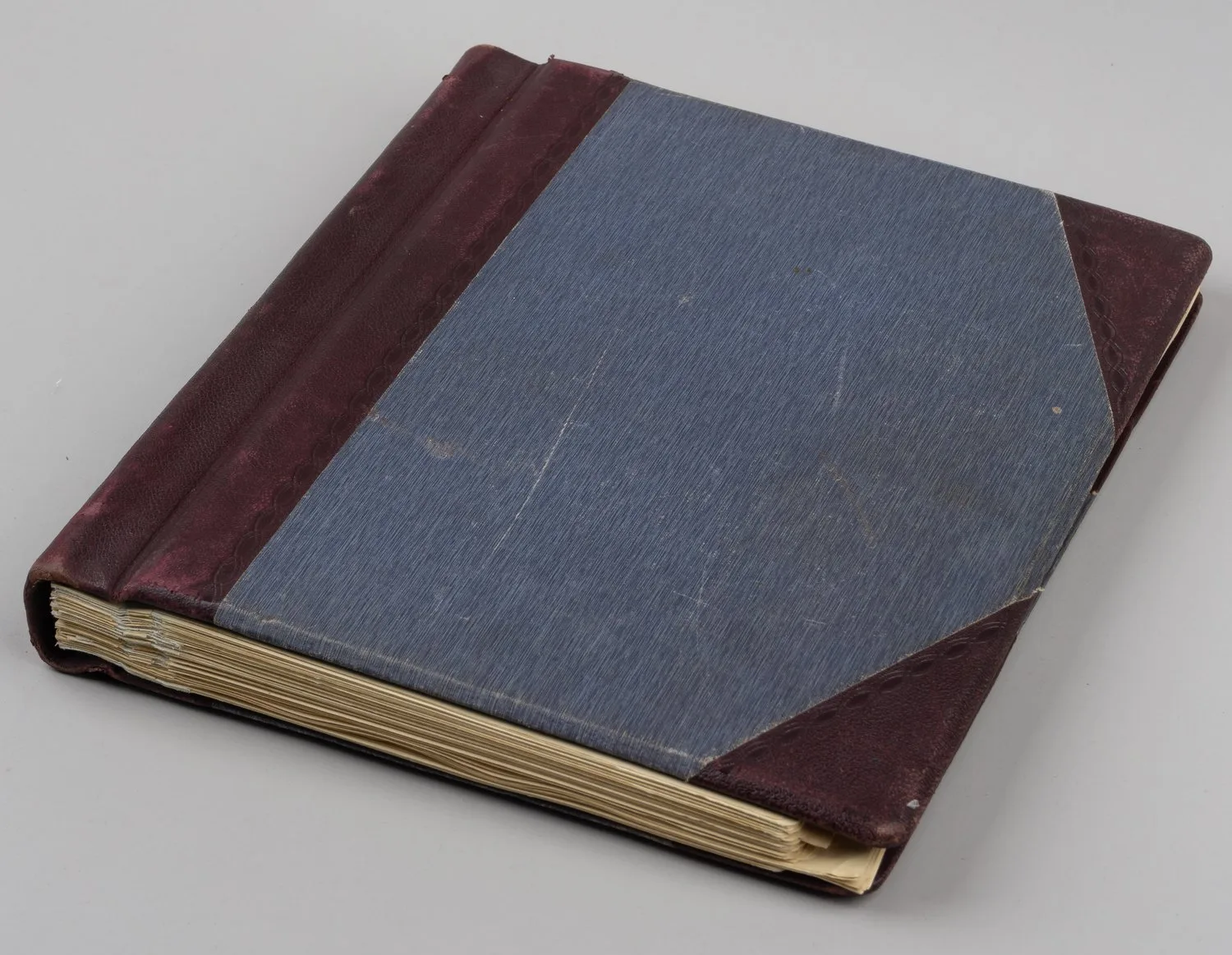 Германия. Более 800 марок и 6 блоков в специальном альбоме. 1870-е - 1940-е годы.