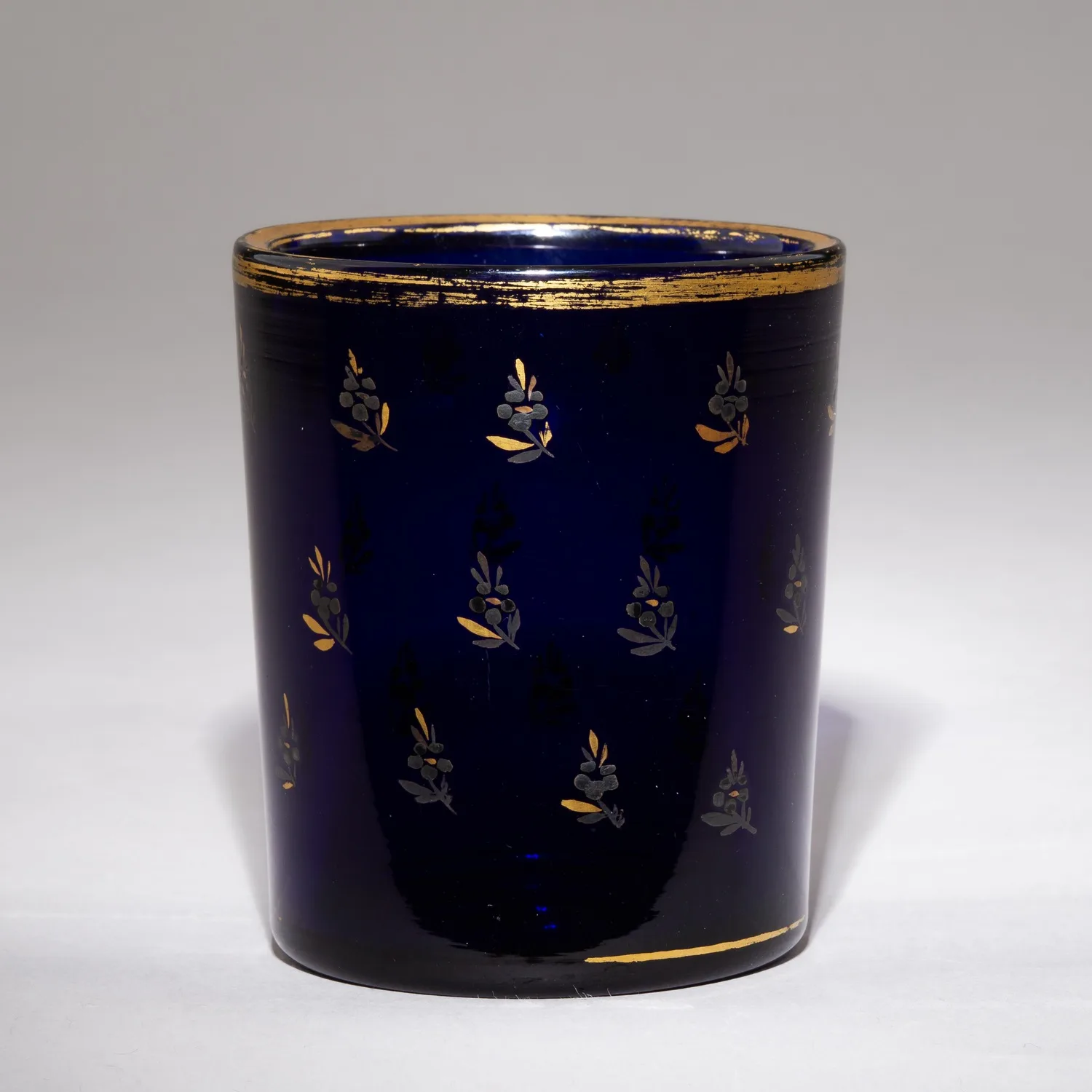 Стакан кобальтового стекла с флоральным узором. Россия, 1840-е гг.