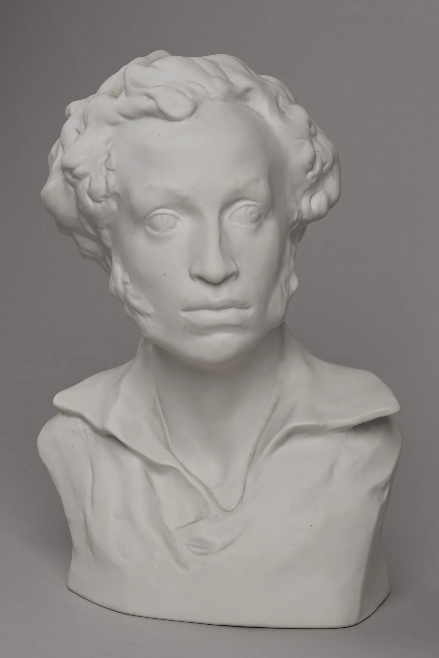 Бюст «Пушкин А.С.» Бисквит, лепка. СССР, ЛФЗ, автор модели Корсиков А.Д., 1960-е годы.
